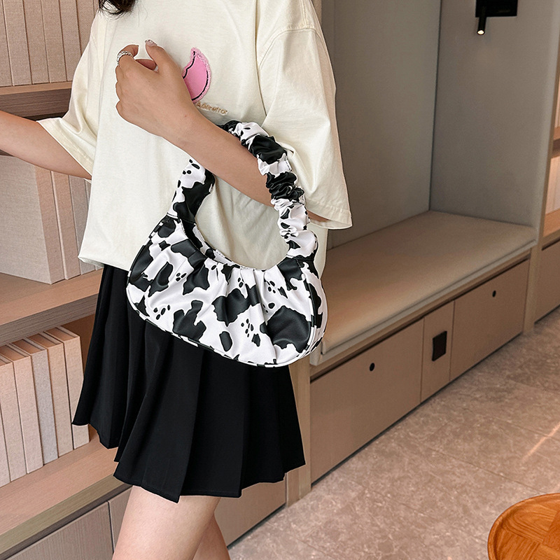 Bolsa de nube al por mayor 2024 nuevo bolso de mochila de verano versátil bolso de hombro con patrón de leopardo de vaca bolso inferior