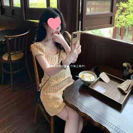 法式气质方领泡泡短袖碎花连衣裙女夏季大码胖mm度假风显瘦包臀裙
