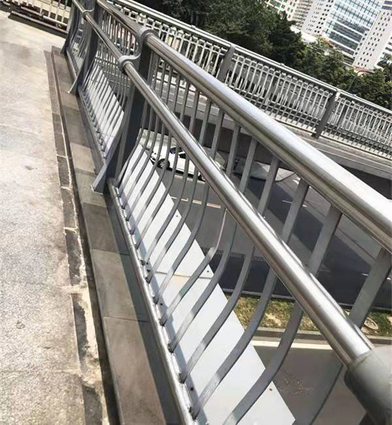 304不锈钢复合管护栏加工定制 景区河道两侧护栏 人行道隔离栏杆-阿里巴巴