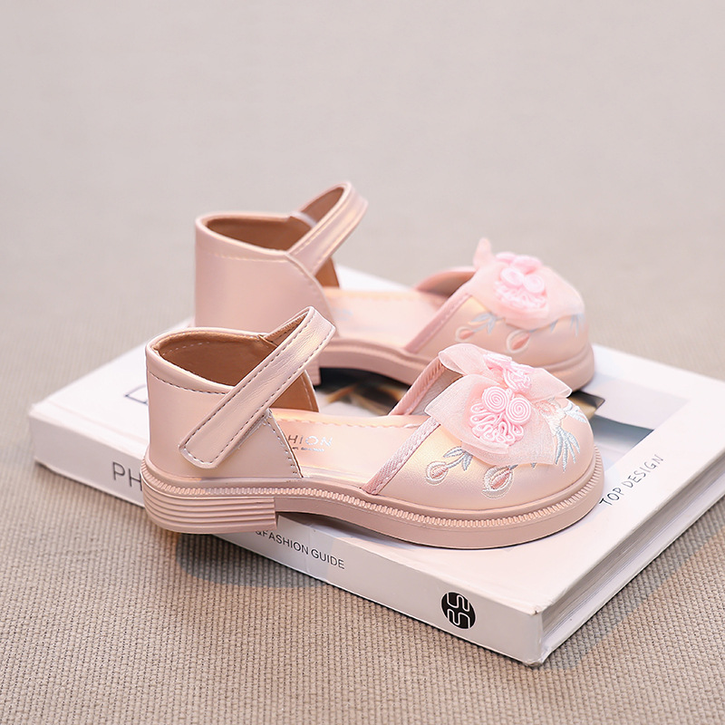 Sandalias para niñas 2025 verano nuevos zapatos de estilo antiguo para niños zapatos de princesa para niñas zapatos Hanfu de estilo chino bordado marea