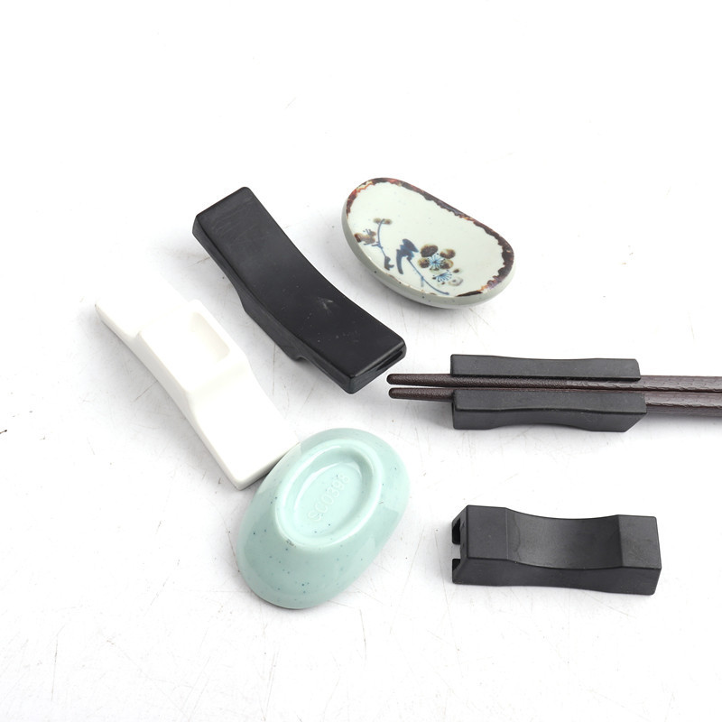 Japanese-style alloy chopsticks rack black chopsticks holder plastic melamine sushi hotel Table tableware Japanese-style alloy chopsticks rack black chopsticks holder plastic melamine sushi hotel Table tableware