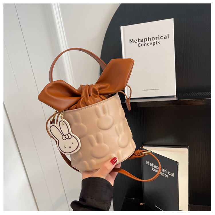 브라운과 카키색