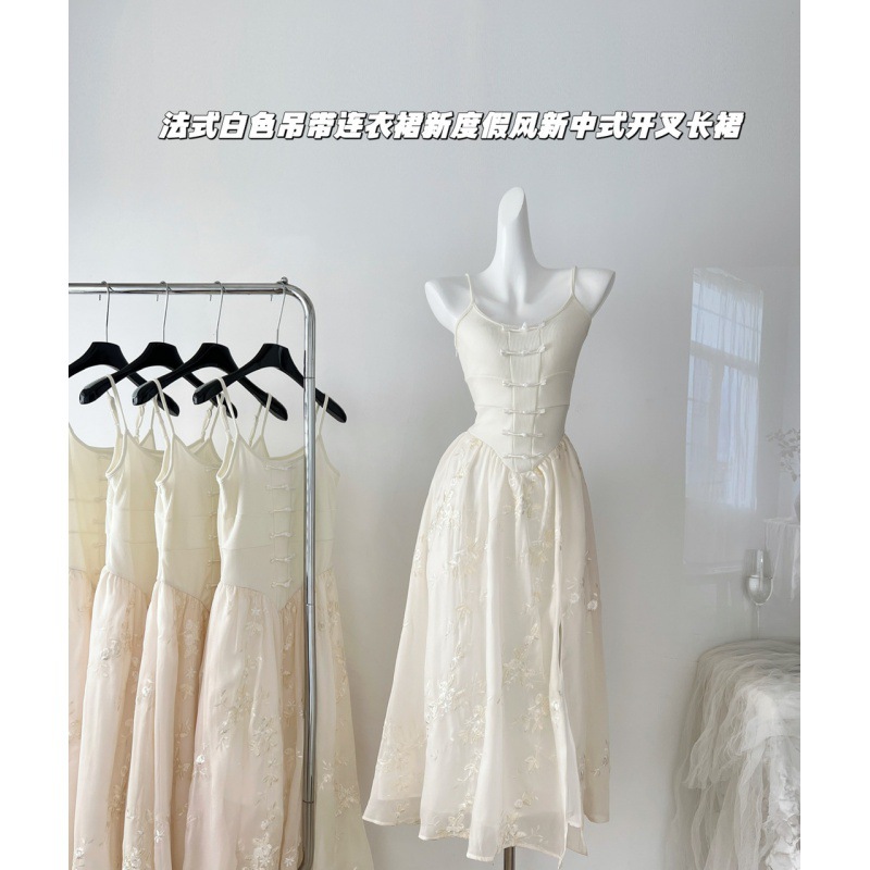 芭比姨法式白色吊带连衣裙2024春季新款女装度假风新中式开叉长裙