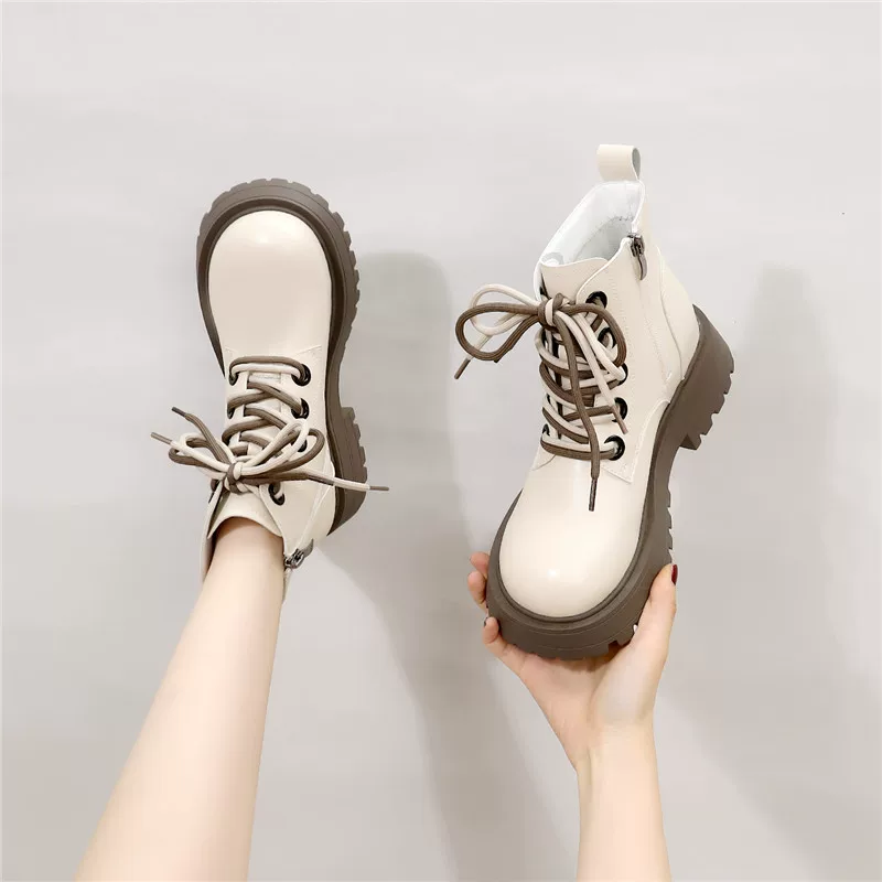 Martens, низкие белые полусапожки в английском стиле, британский стиль, осень
