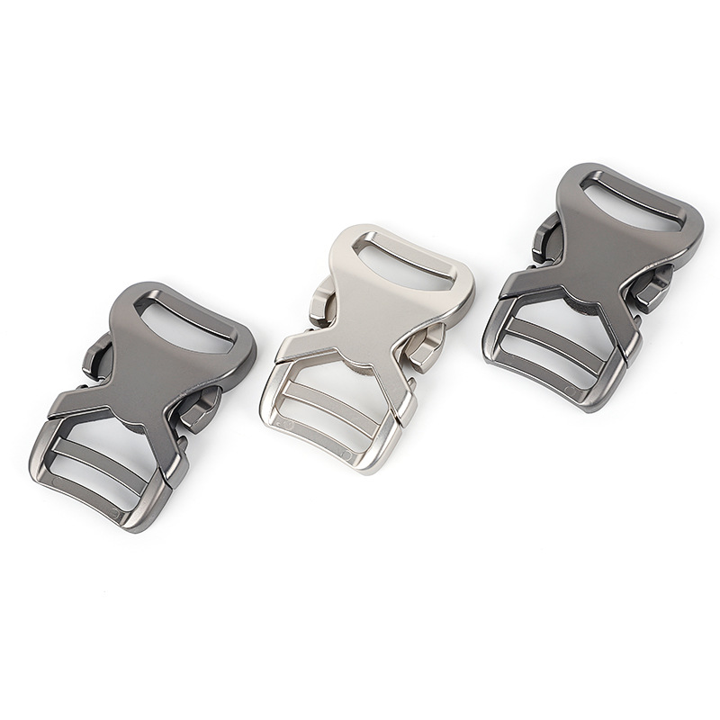 Fábrica al por mayor fuerte tensión hebilla de aleación de zinc collar de mascota accesorios de cinta 15-25mm hebilla de metal