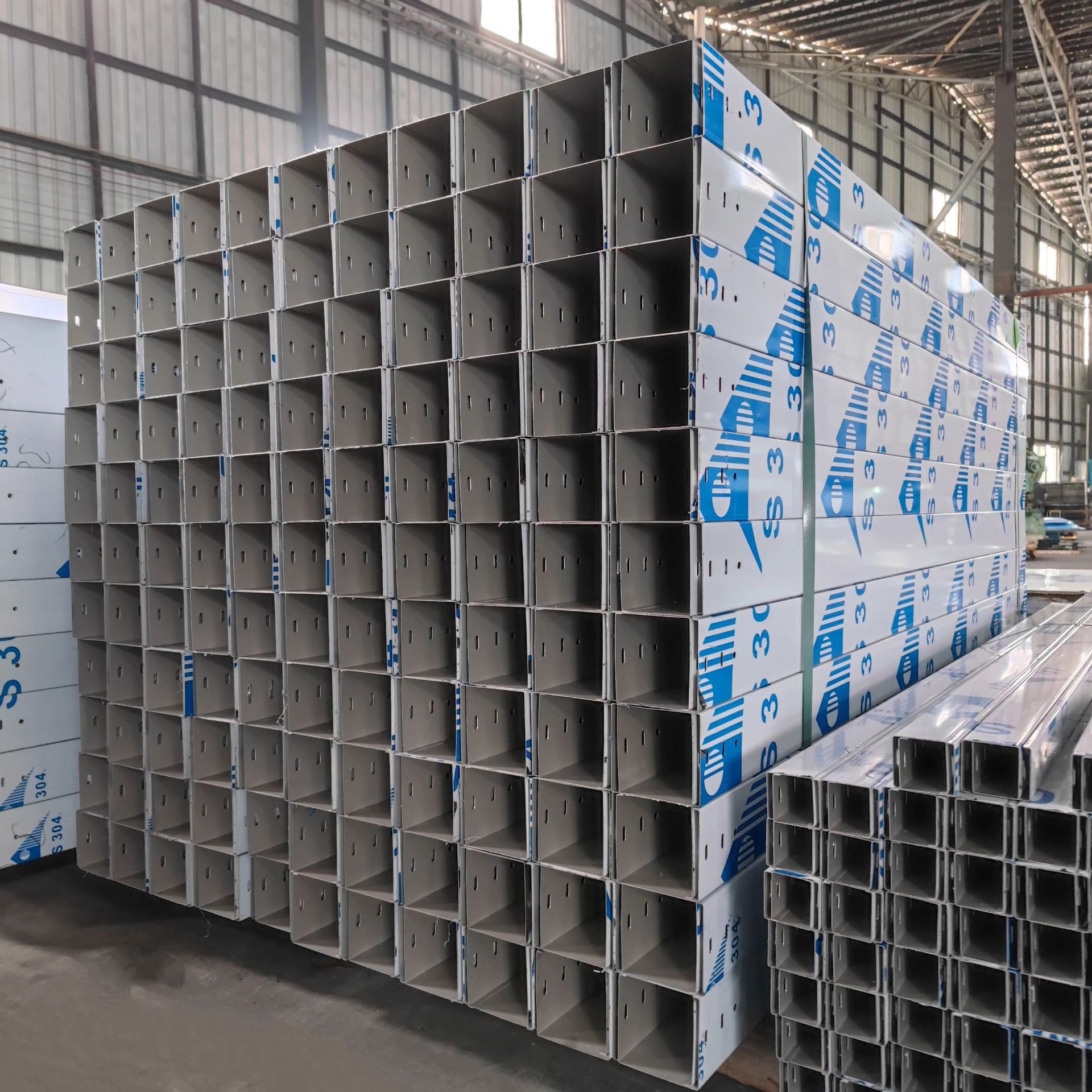 厂家生产不锈钢桥架 不锈钢线槽 不锈钢梯式 不锈钢304 201桥架