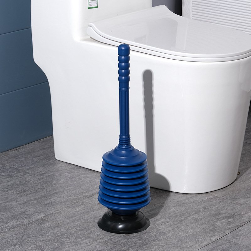 トイレの下水道配管便器の疎通器の神器家庭用厨房が詰まっています。|undefined
