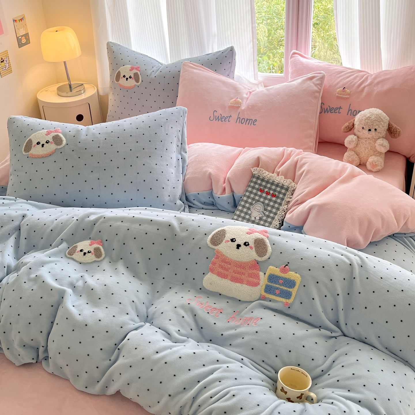 Invierno de dibujos animados de leche de seda cama de cuatro piezas en invierno de seda de coral calentamiento sábanas cubiertas de cama de tres piezas