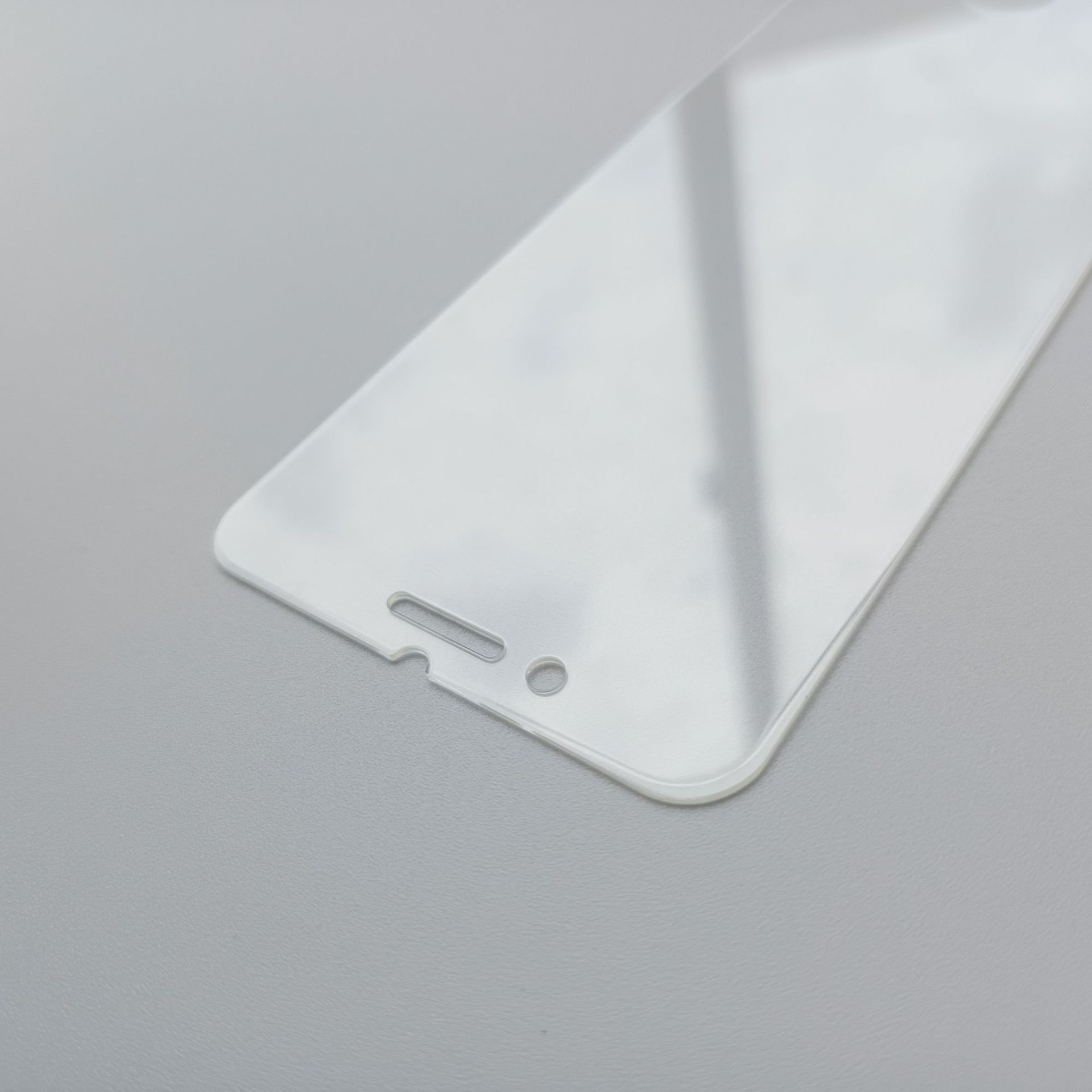 真机数据 适用iPhone SE3（2022款）钢化膜苹果精孔白片贴膜神器