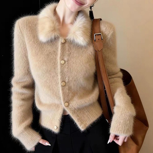 French-style elegant fur-collar sweater for women, winter knitted cardigan, super popular age-reducing top, plush short coat in white French-style elegant fur-collar sweater for women, winter knitted cardigan, super popular age-reducing top, plush short coat in white