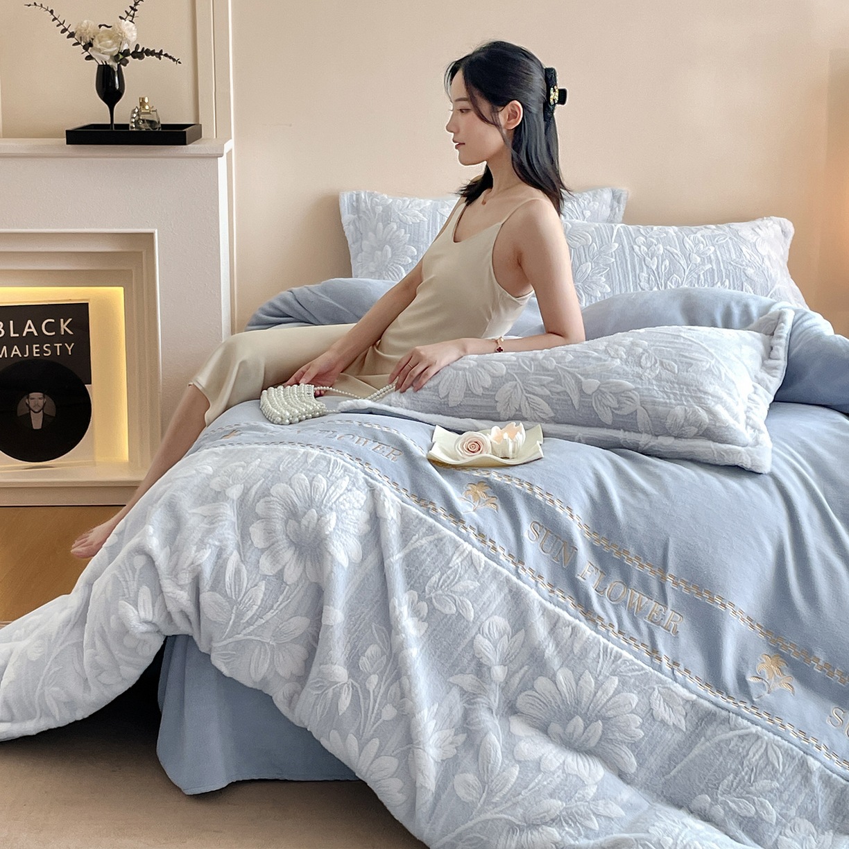 Clase A de lujo ligero de invierno para madres y bebés, leche caliente y gruesa, cuatro piezas de brida de coral, tres piezas de peluche
