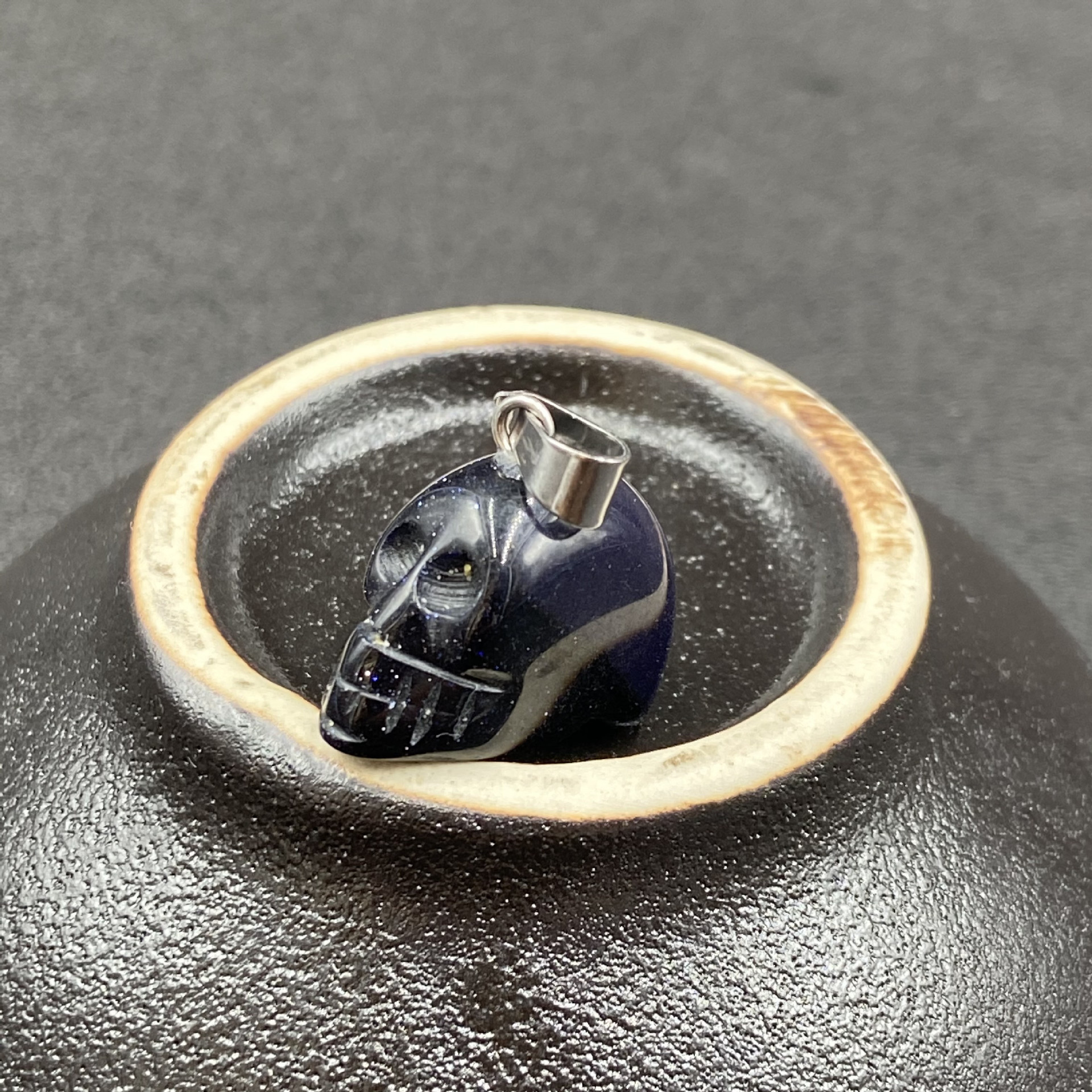 8g Weight Pendant Necklace Classification White, Red, Green, Blue, Wine Red, Gold Color Retro Crystal Tiger Eye Agate Skull Carved Stone Pendant 13