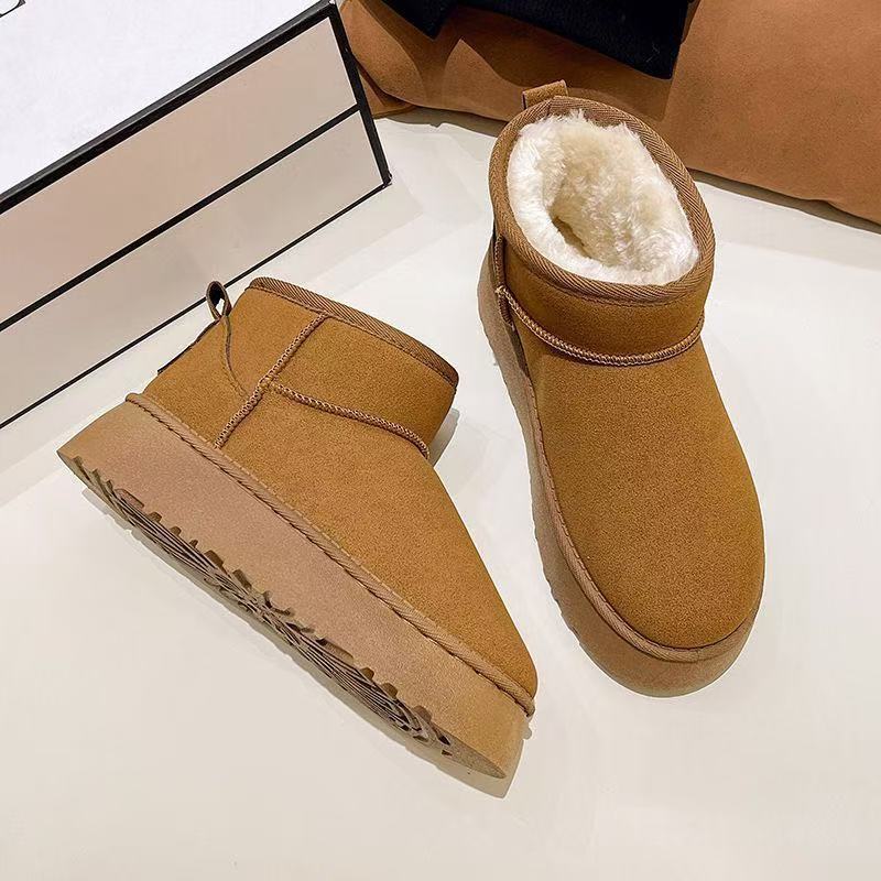 Women's Snow Boots with Plush Lining, Thickened for Warmth, Winter Non-Slip Waterproof Boots, Popular Outdoor Mid-Calf Thick-Soled Women's Cotton Shoes