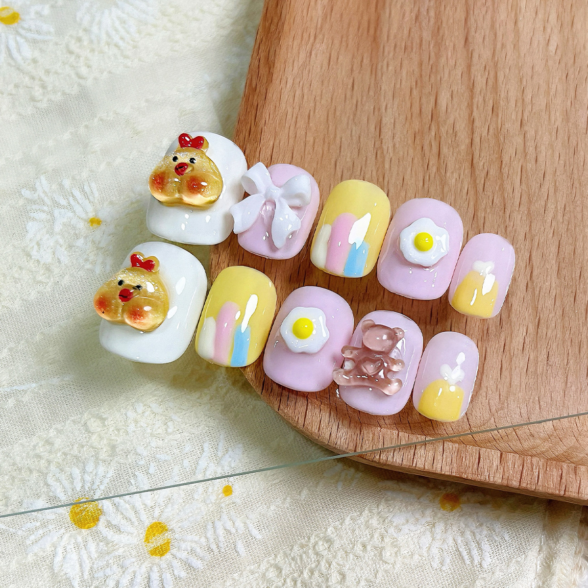 Pura hecha a mano, dibujos animados en espera, dopamina tridimensional, pollo lindo, huevo escalfado, manicura, uñas, uñas postizas, uñas