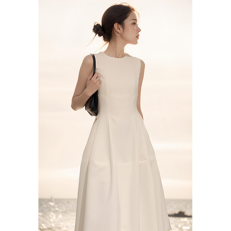Light Mature Style Round Neck Sleeveless White Dress for Women, New Summer 2026 Model, Elegant and Slimming with a Large Hem, Mid-Length Skirt