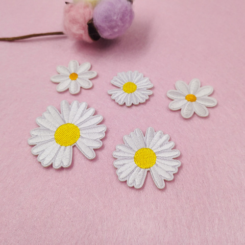 White daisy embroidered patch patch T-shirt bag decoration diy self-adhesive patch patch flower clothing patch embroidery