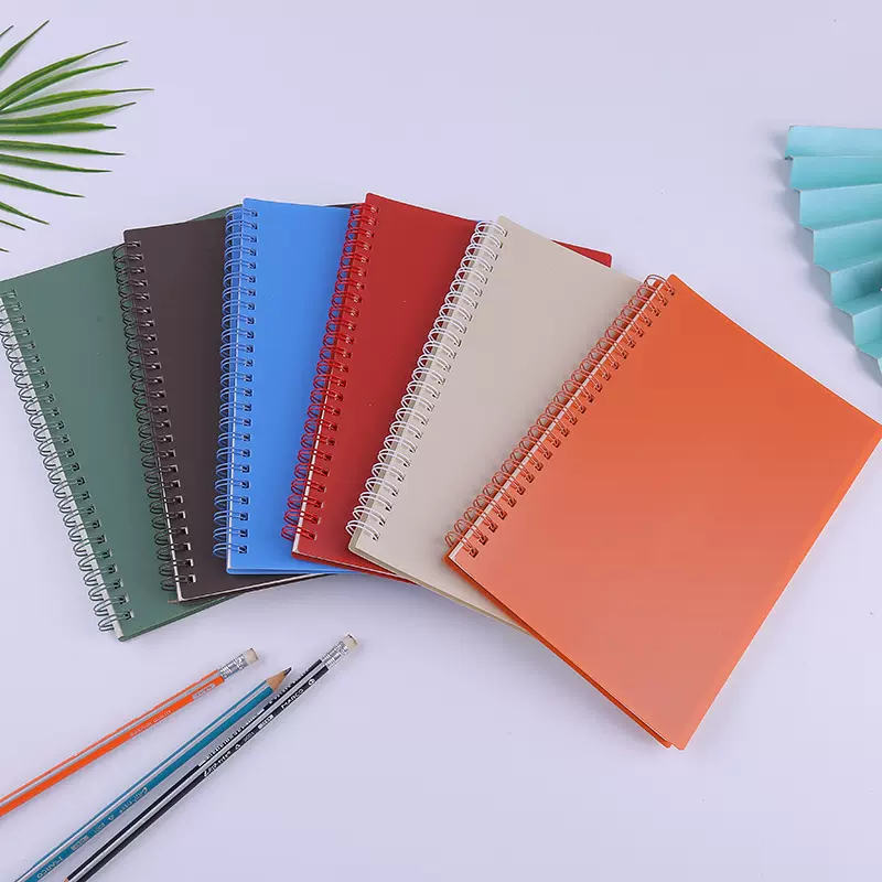 简约彩页日记本厂家现货本子批发牛皮纸线圈本记事办公笔记本LOGO