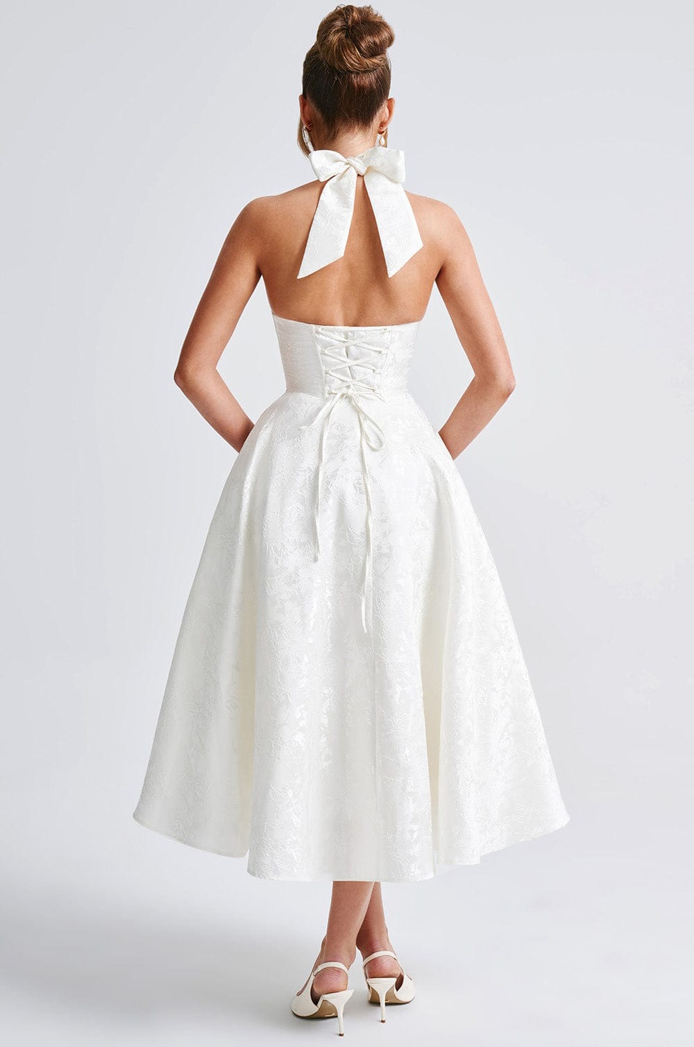 Vestido de noite elegante com decote em v e alças halter_voghion.com