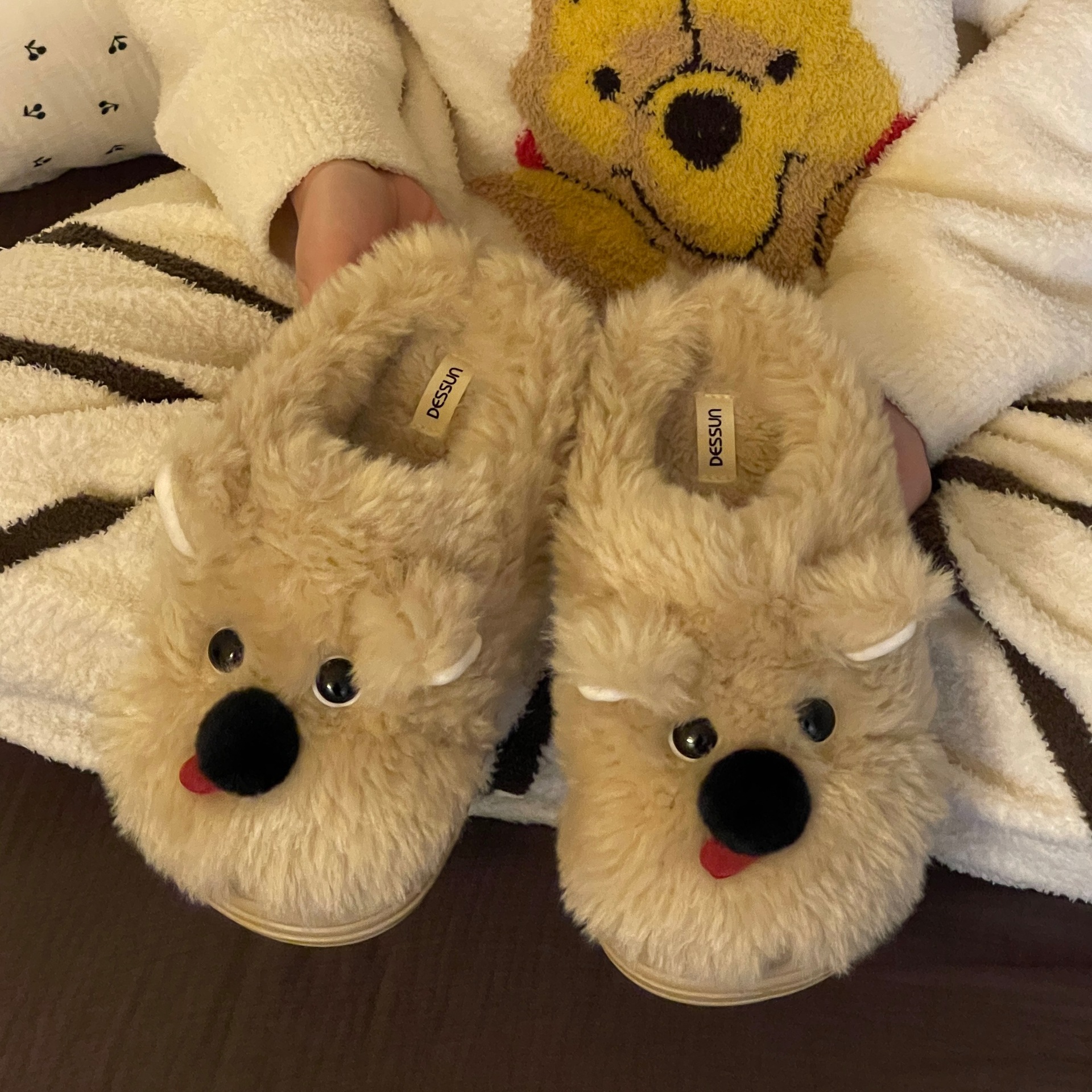 2025 otoño y invierno nuevo lindo perro de dibujos animados zapatillas de peluche para mujeres que piden mierda sensación casual antideslizante zapatillas de cabeza