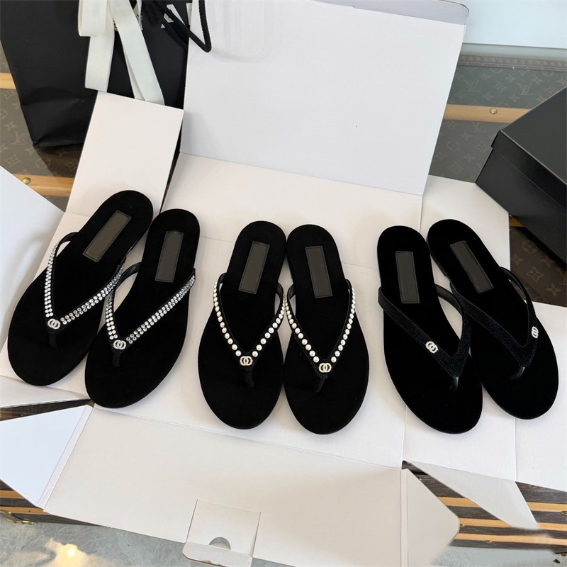 2026 New Style Chanel-Style Pearl Flip-Flops for Women, Summer Outdoor Thong Sandals, Cashmere Rhinestone Sandals