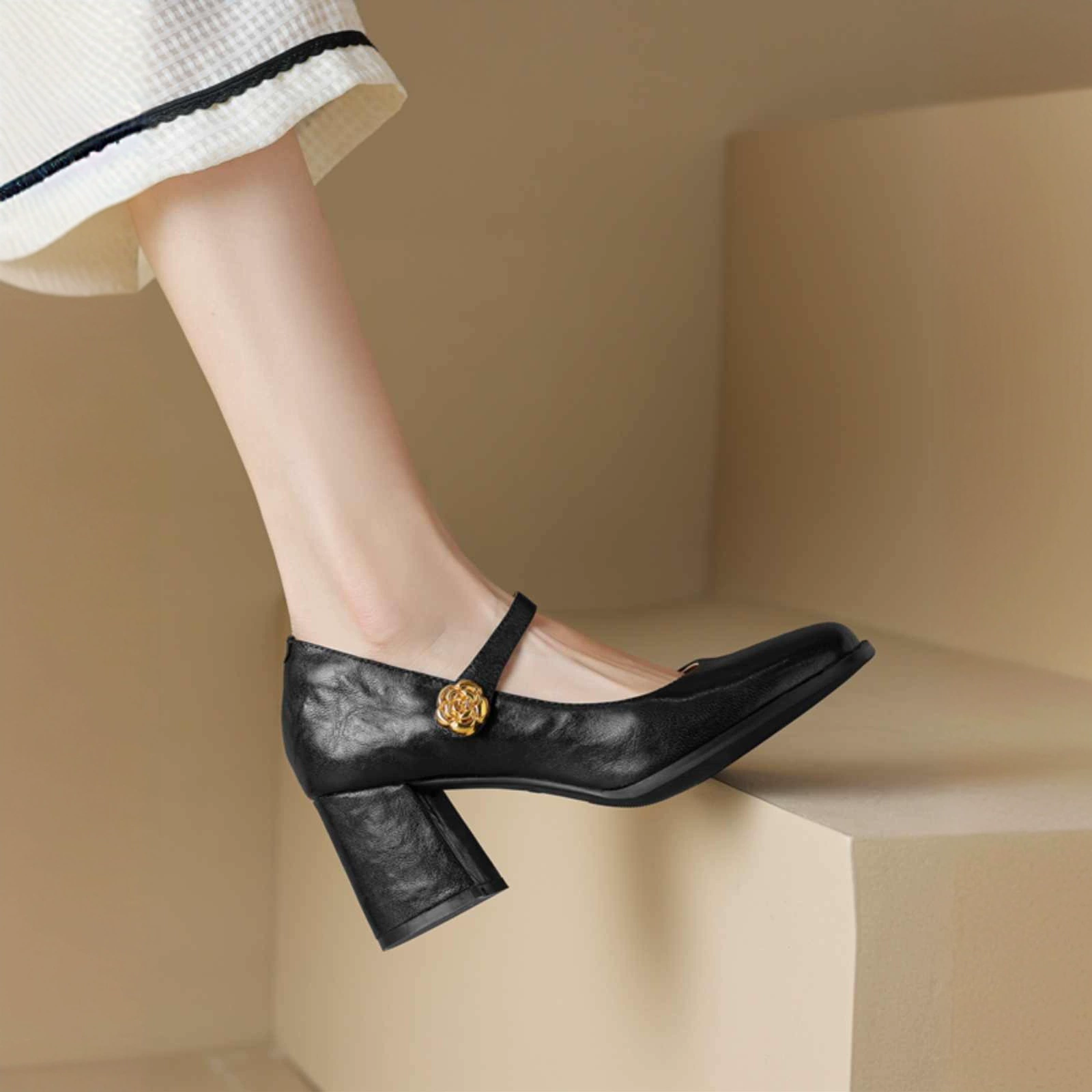 Квадратная голова мягких кожаных туфель на высоком каблуке женский 2025 весна и лето новая камелия ретро обувь Мэри Джейн