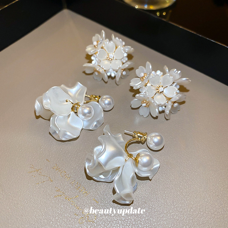 Aguja de plata, flores, racimos de flores, pendientes de perlas con flecos, temperamento elegante francés, pendientes exquisitos, lujo ligero, pendientes de alta gama, mujeres