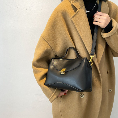 Winter bags for women  new trendy niche design fashionable and versatile large-capacity lock buckle portable shoulder crossbody bag