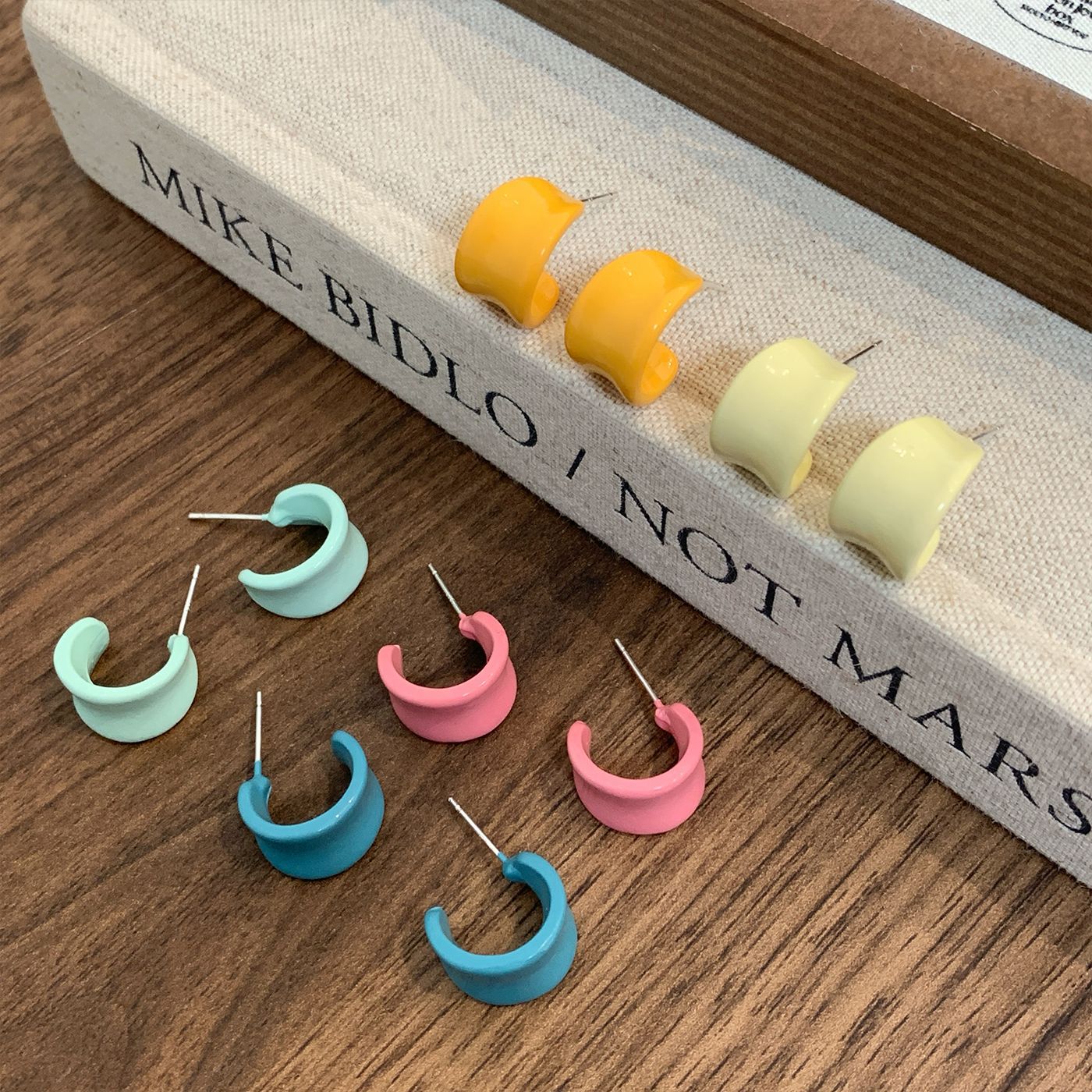 spring and summer candy color enamel drop oil irregular c- shaped stud earrings women‘s silver needle unique design fresh temperament earrings