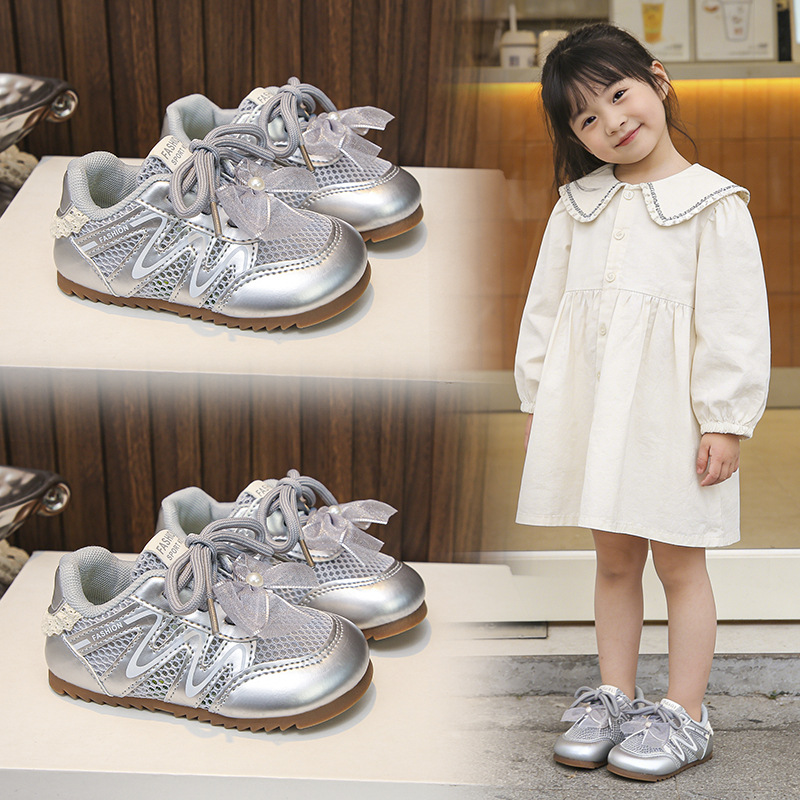 Zapatos casuales transpirables de malla de niñas 2026 verano nuevo estilo de moda infantil versátil zapatos de entrenamiento deportivos de moda zapatos de carrera
