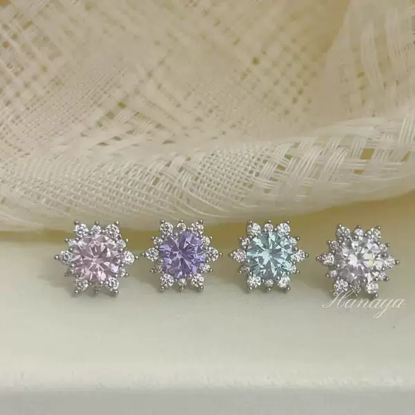 Sparkling Snowflake Zircon Earrings for Women, Niche Design, Flat Screw-On High-End Light Luxury Niche Cochlear Ear Bone Nails