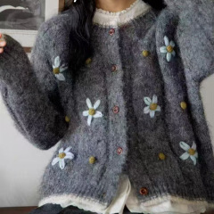 撞色手工钩花花朵刺绣开衫灰色毛衣女秋冬新款宽松针织外套上衣