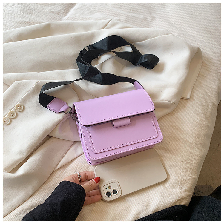 New small bag for women 2024 spring new fashion ins versatile wide shoulder strap small square bag retro single shoulder crossbody_voghion.com