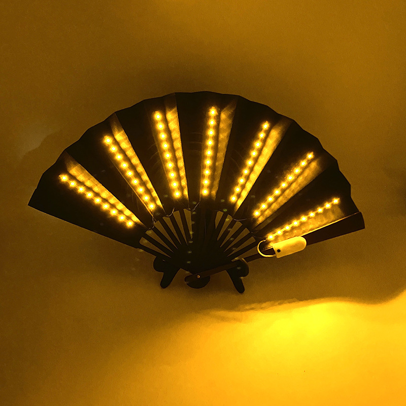 Nuevo abanico de encaje rosa con luces LED, regalo de boda, accesorio para el Festival Qixi, abanico plegable de estilo chino