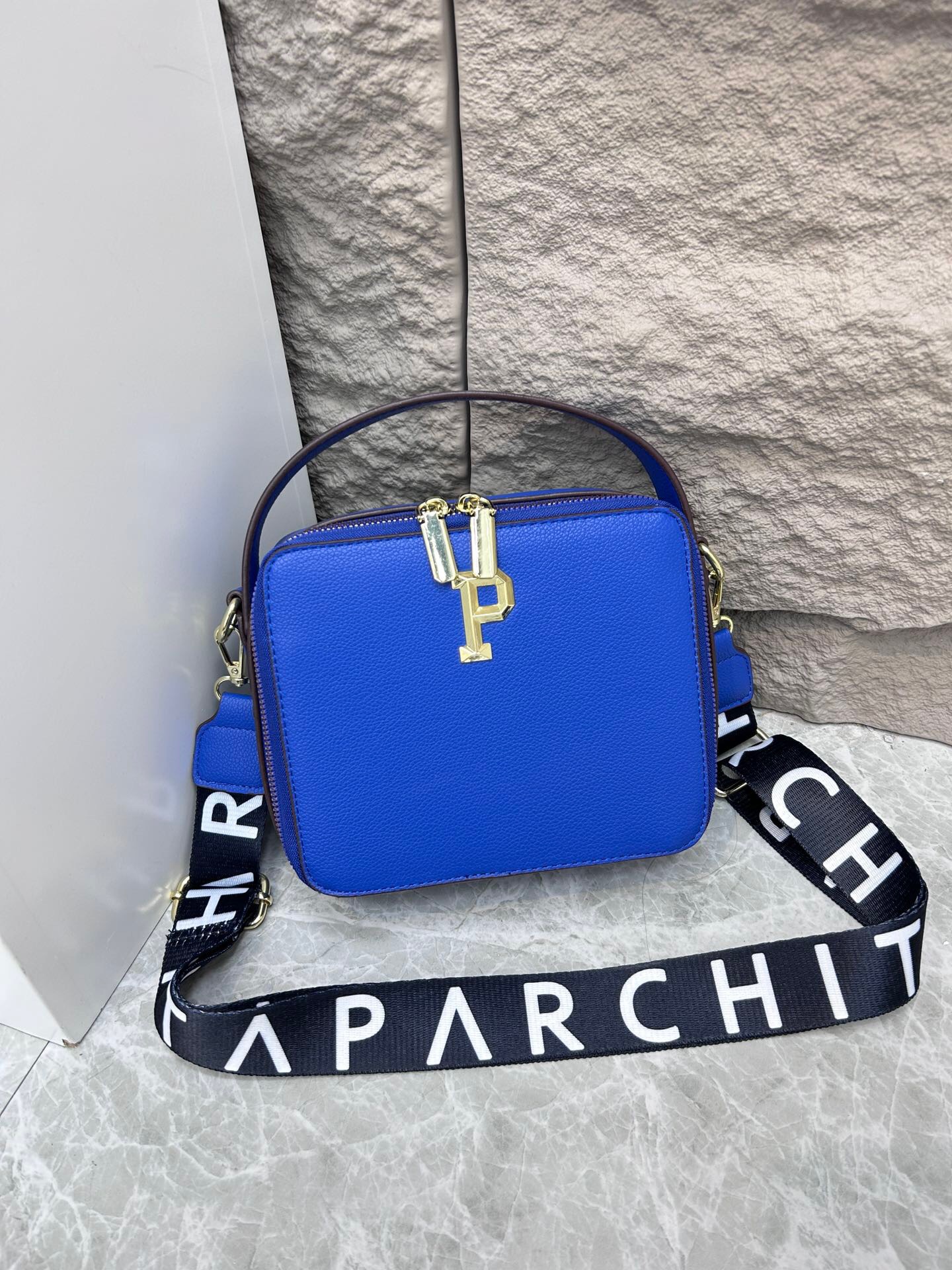 Amazon transfronterizo 2024 nuevo bolso de caja de letras de moda de mujeres p estilo europeo y americano calle de hombro mochila