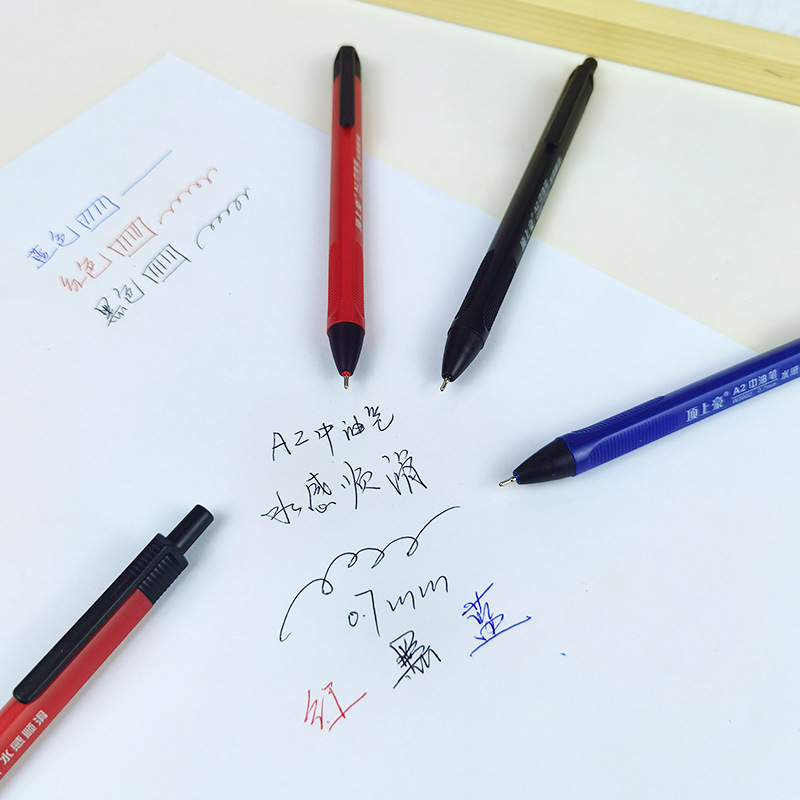 Presione el bolígrafo de 0.7mm de bolígrafo azul, rojo y negro se siente suave en la papelería de los estudiantes al por mayor