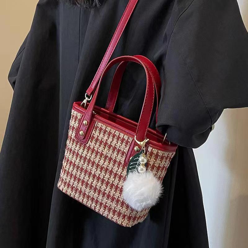 今年秋冬の人気の小さなバッグ、女性用の多用途バッグ、新しい千鳥格子のショルダークロスボディバッグ、ポータブルバケットバッグ、ウェディングバッグ|undefined