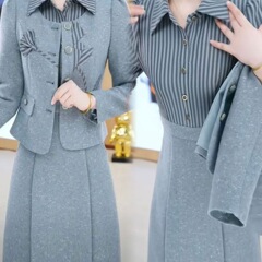 ファッション的な雰囲気のスカートの女性2025秋の新型の定番コートのストライプのワンピースの2つのセット