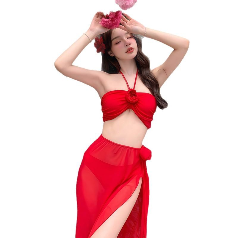 Felrode halterbikini voor dames, tweedelig badpak met rokje. Elegant, geschikt voor kleine bustes. Ideaal voor warmwaterbronnen en het strand._voghion.com