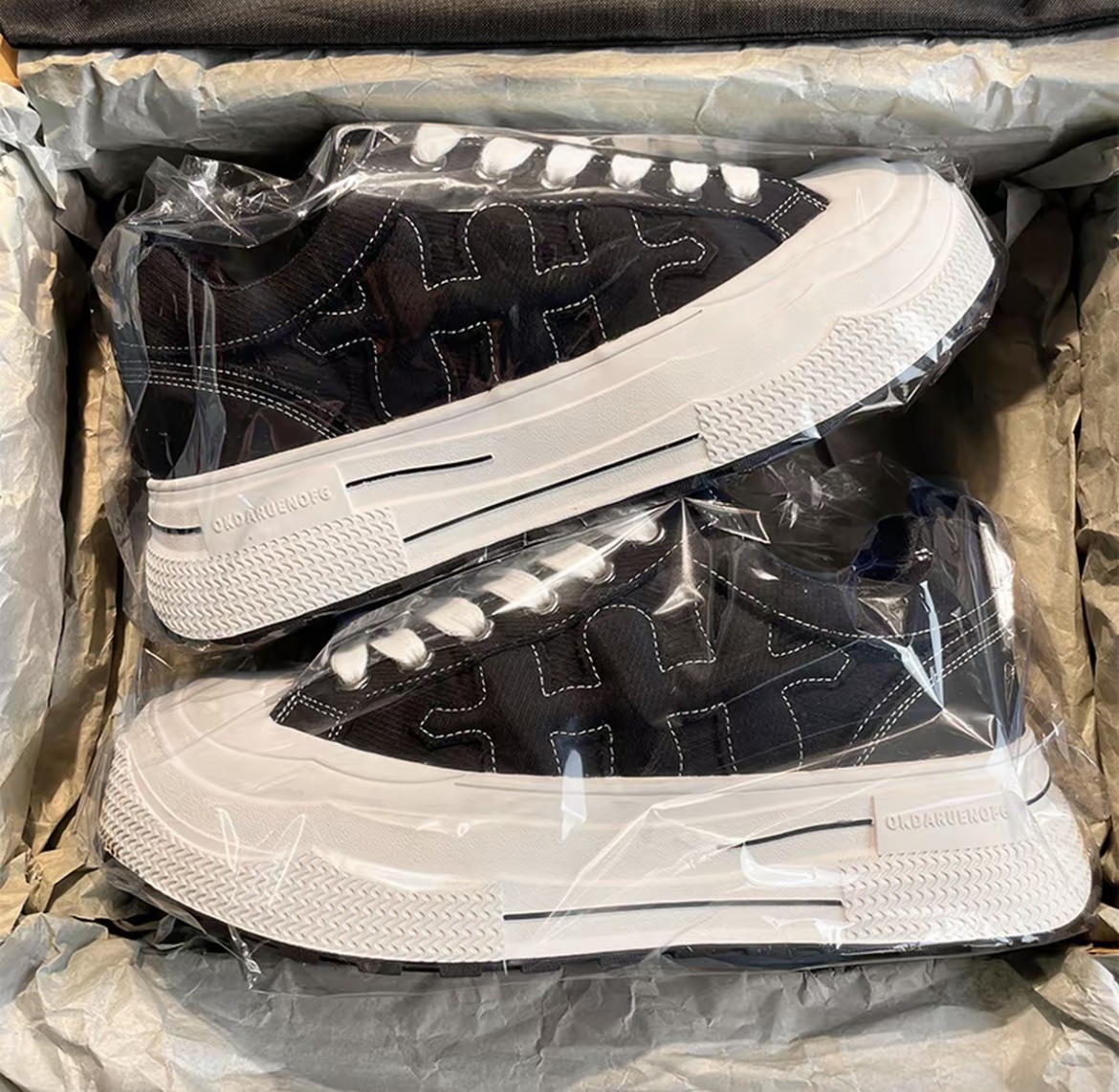 Black/unisex/original box