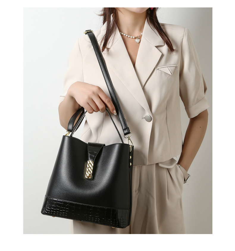 656g Weight Polyester Lining Material Lock clasp Closure Type Single Shoulder Strap Strap Type Crossbody Bag Bags Type Daily Occasion Pu Leather Material Solid Color Pattern All Seasons Season Women'S Gender Fashion Style Bucket Shape Medium Size Women's Medium Pu Leather Solid Color Fashion Bucket Lock Clasp Crossbody Bag 25