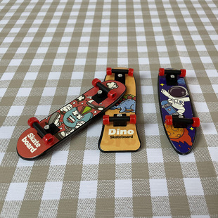 Small Plastic Desktop Educational Decompression Finger Toys Multi-Style Cartoon Spoof Fingertip Skateboard Set Customization