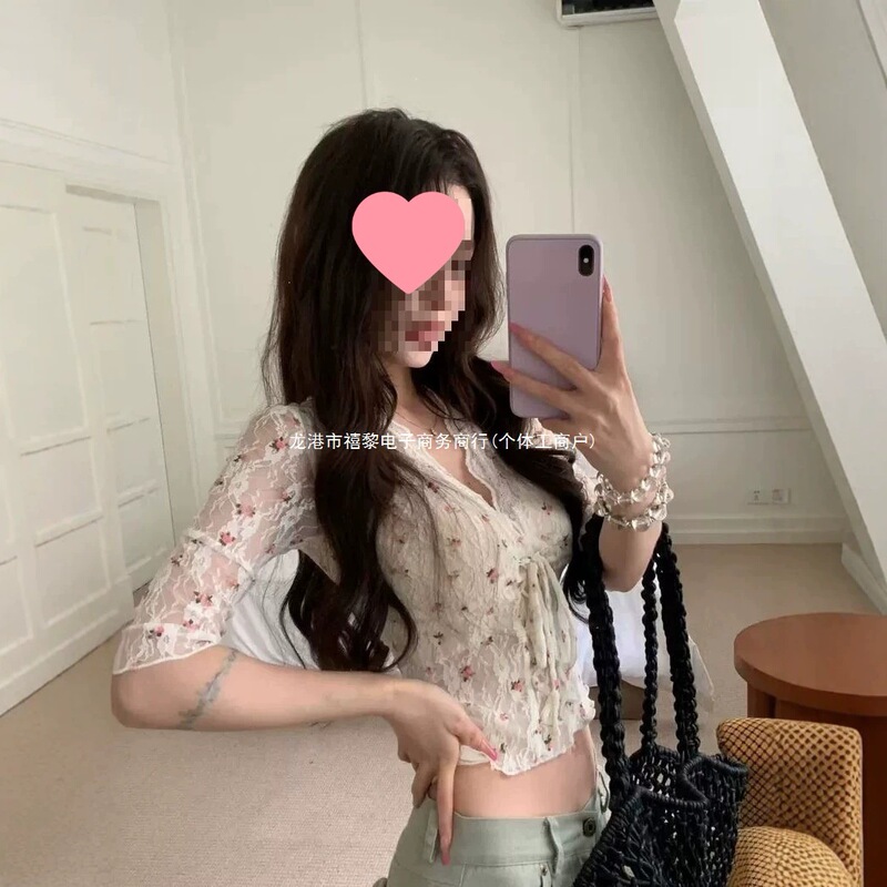 Sweet floral V-neck lace blouse with ties, mid-sleeve, summer new style, slim fit, waist-cinching, slimming short-sleeve top