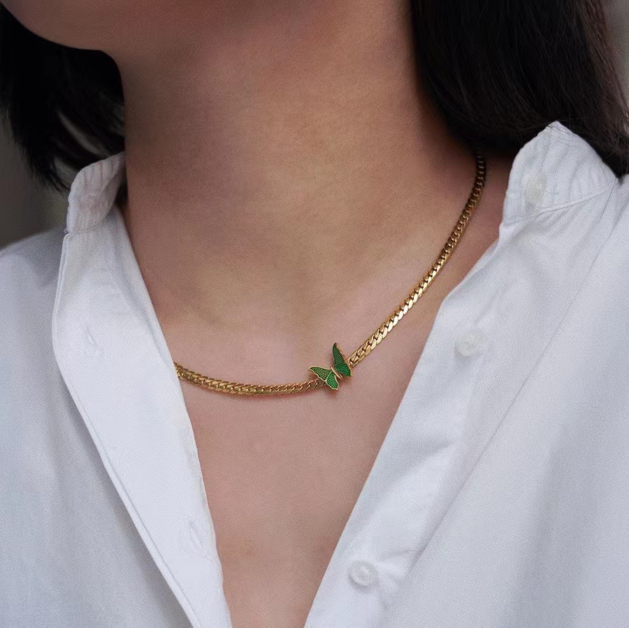 Green butterfly retro clavicle chain 18k...