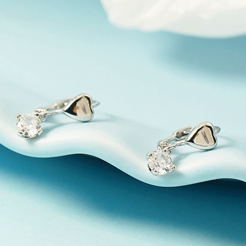 Sweet short love earrings for women, fashionable single diamond, fashionable ear cuff, exquisite and compact, no need to take off earrings for sleeping
