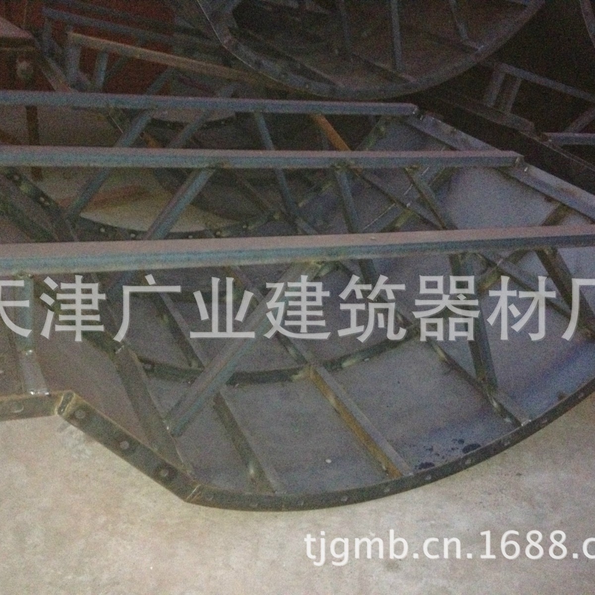 半圆防浪墙钢模板桥梁钢模板建筑钢模板方柱钢模板圆柱钢模板