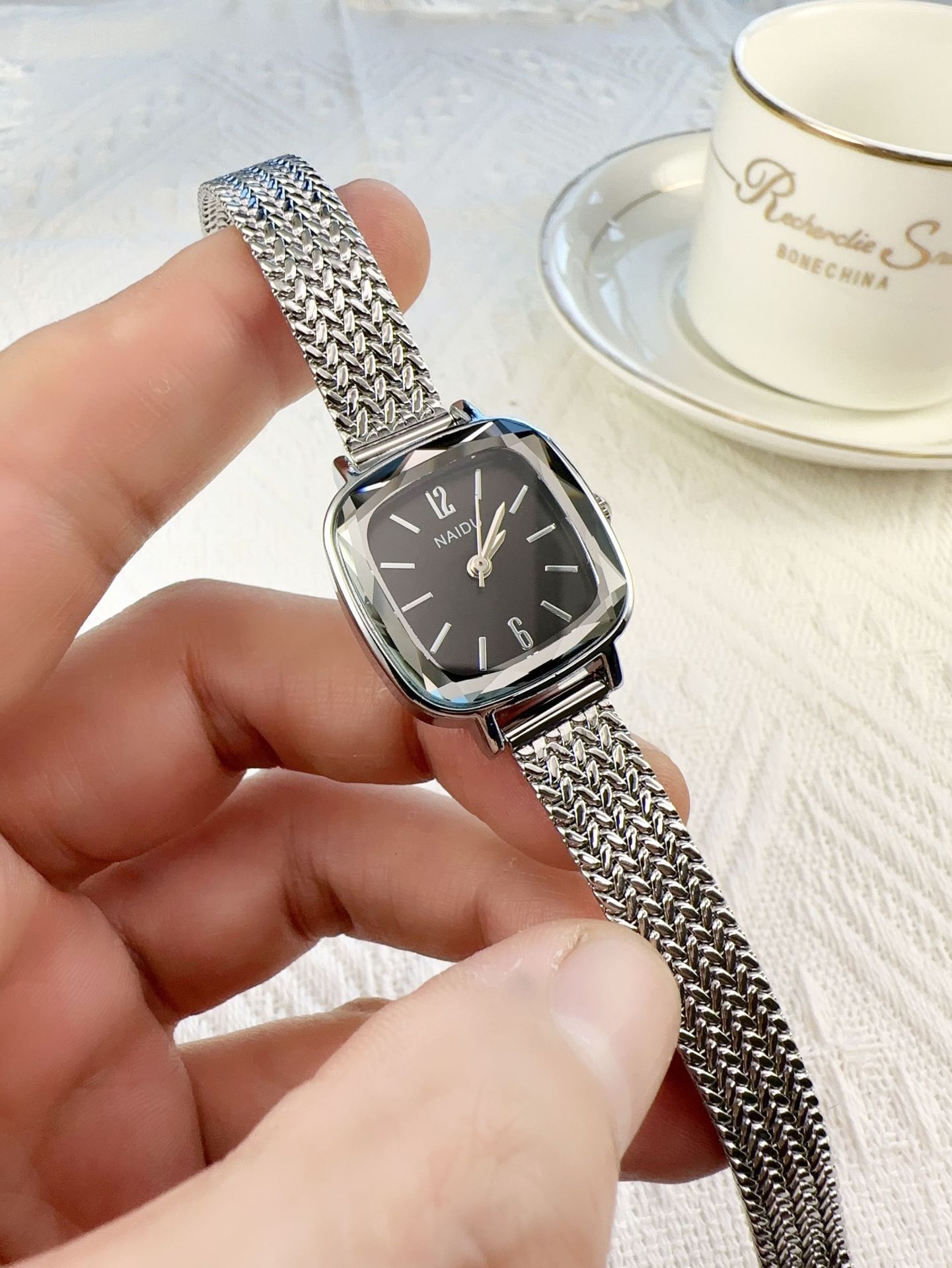 35g Weight Ordinary Glass Mirror Material Imitation Leather Strap Material Watch Classification Pointer Display Type Folding Buckle Buckle Style Square Dial Shape Casual, Daily Occasion Quartz Movement Solid Color Pattern Women's Gender Classic Style Style Classic Style Solid Color Folding Buckle Quartz Watch Women's Watches 无