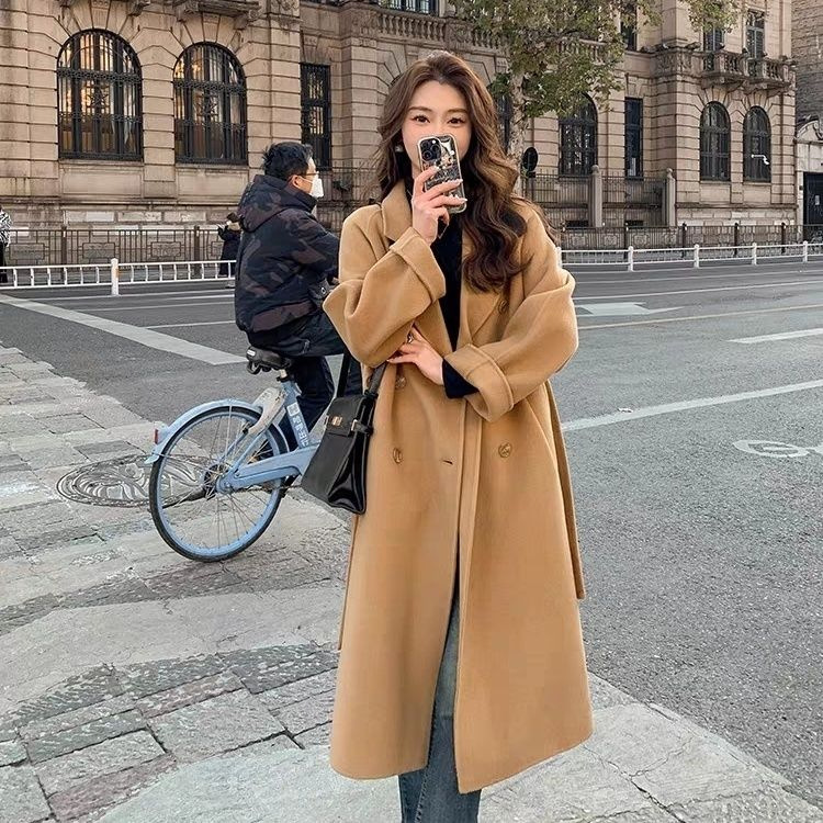 Fashionable woolen coat