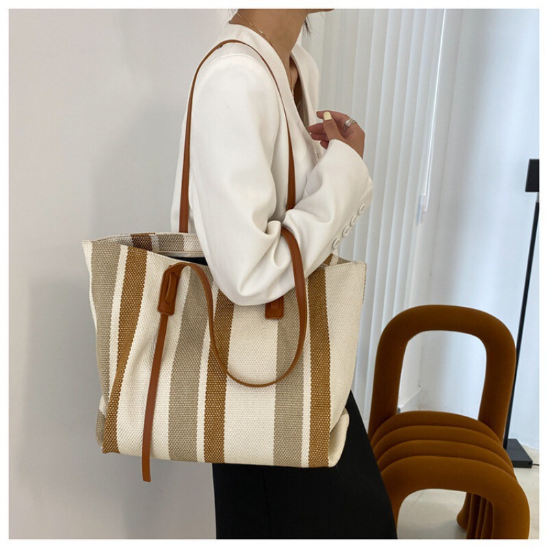 Korean Style Large Capacity Women's Shoulder Bag Women's 2024 New Style Simple Vertical Stripe Casual Tote Bag Fashion Handbag