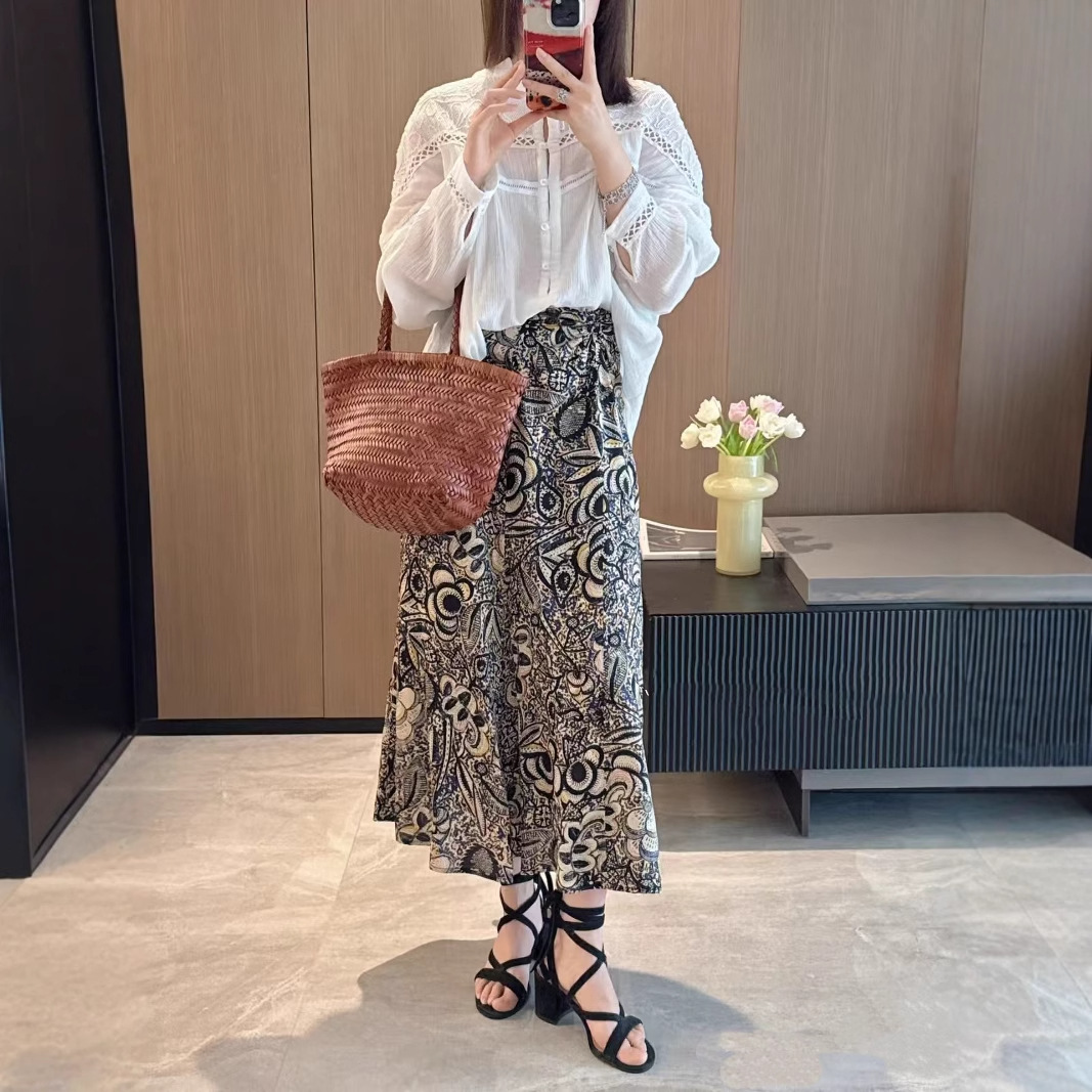 Spring silk fitted comfortable skirt