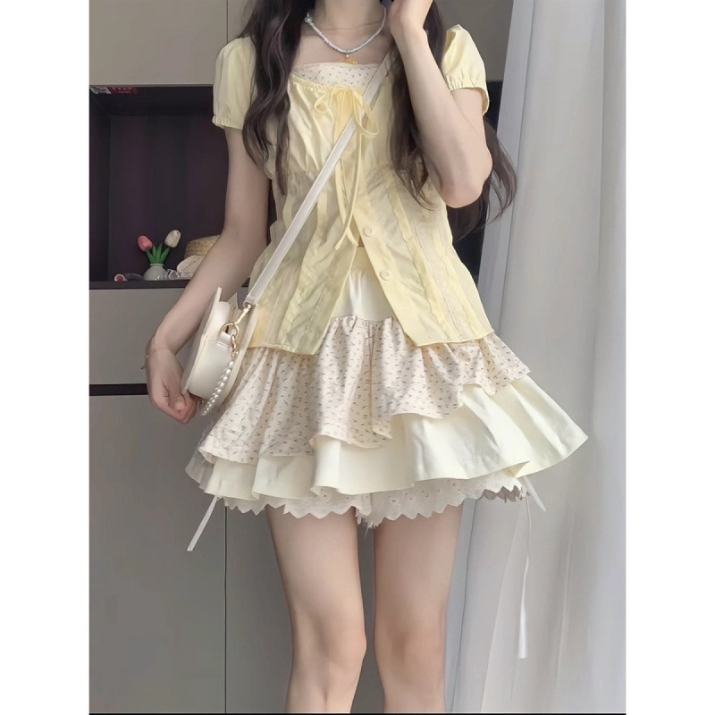フレンチティースタイルの夏の小柄な甘い女の子のための純粋な欲望の半袖トップと花柄スカートのツーピースセット|undefined